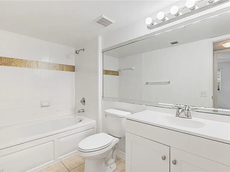 8920 Colonnades Ct E #518 — Photo 11