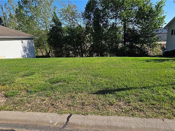 3rd image of 831 College Blvd