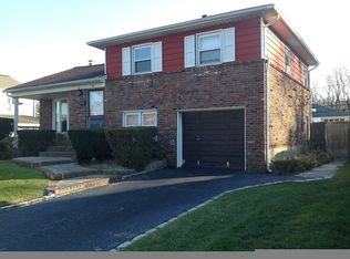 46 Grant St, Farmingdale, NY 11735