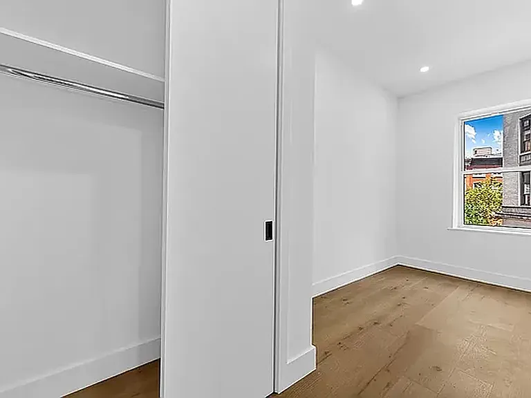 218 E 9th St #2 — Photo 5