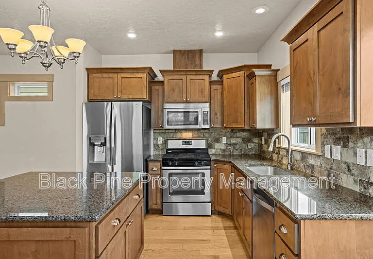 909 N 31st St — Photo 11