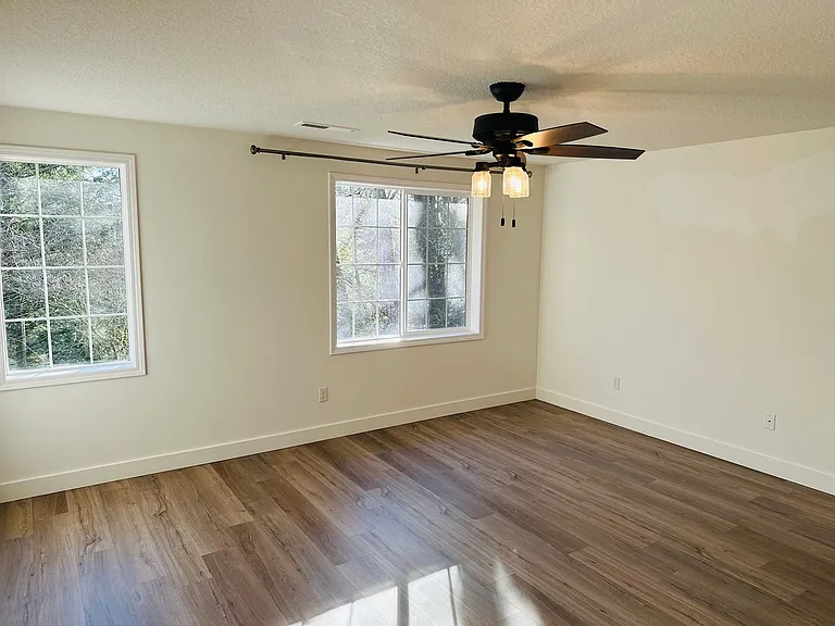 18820 NE Sunrise Ln — Photo 18