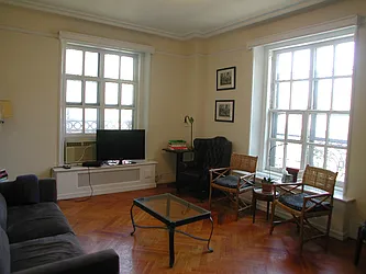 Rented by Verdi Square Realty
