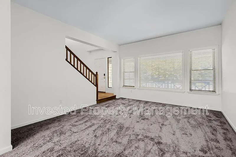 4 bed, 3.0 bath, 2492 sqft, $3,000 — Photo 4