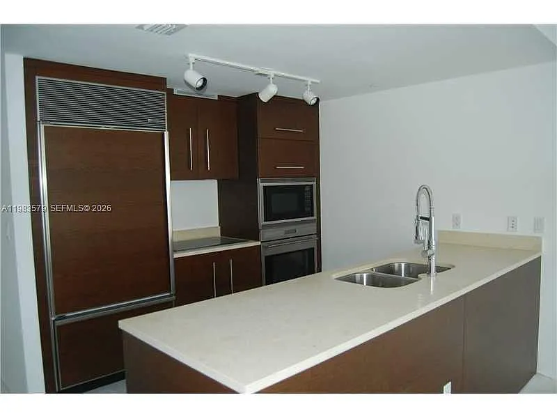 Building Photo - 475 Brickell Ave #612