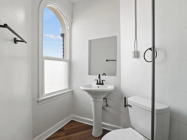 5870 Franklin ave — Photo 10