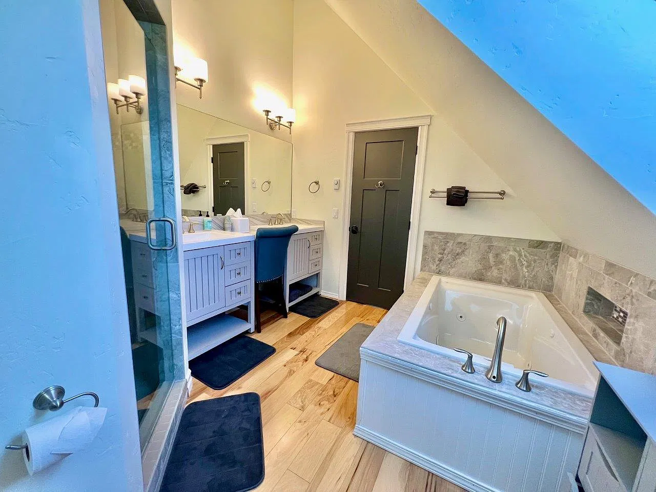 205 Kinnikinnick Ln — Photo 4