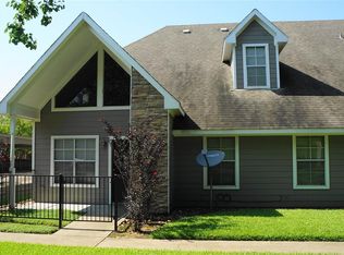 770 Hunt Rd APT 211, Baytown, TX 77521