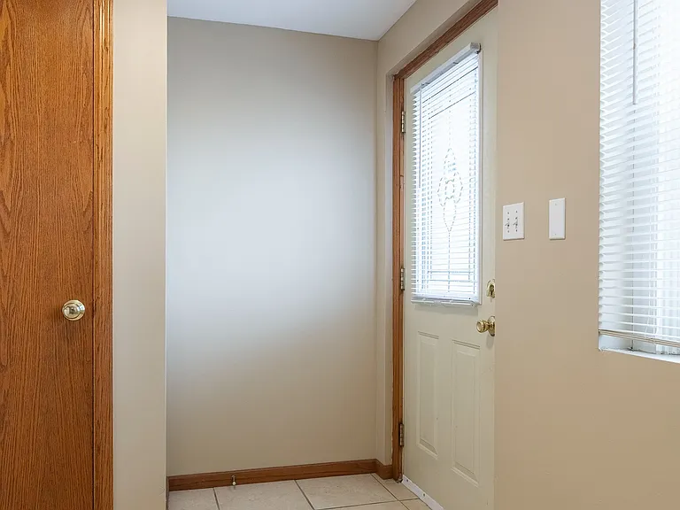 4880 S 131st St — Photo 11