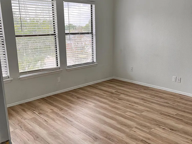 4503 Sherwood Way — Photo 6