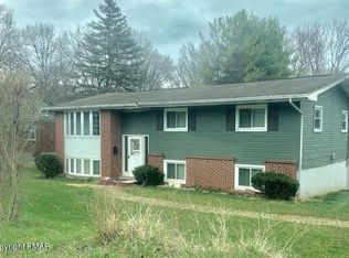 853 Phillips St, Stroudsburg, PA 18360