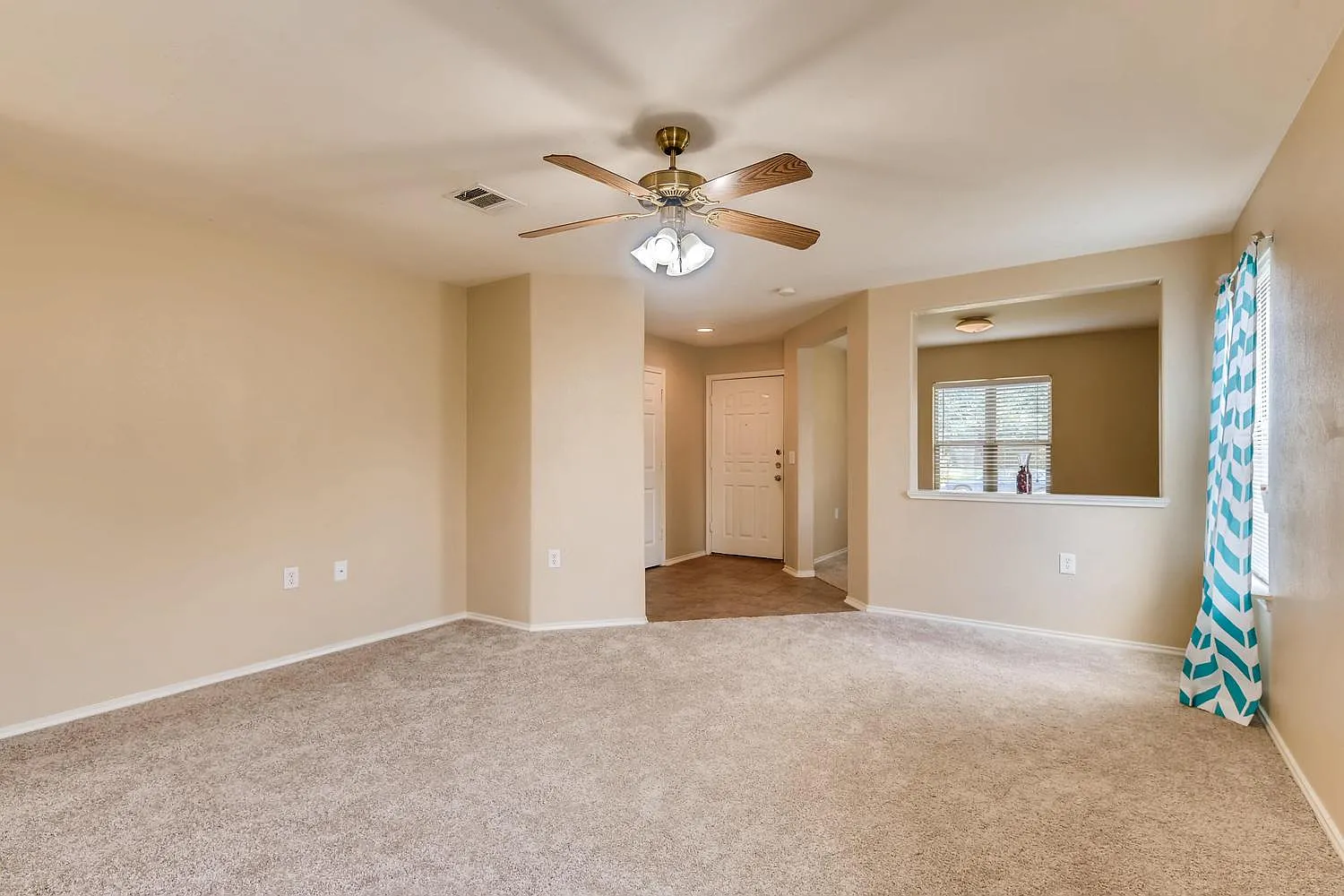 3 bed, 2.5 bath, 1856 sqft, $2,300 — Photo 3