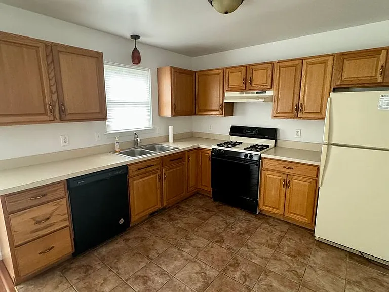 809 Rockwood Dr — Photo 6