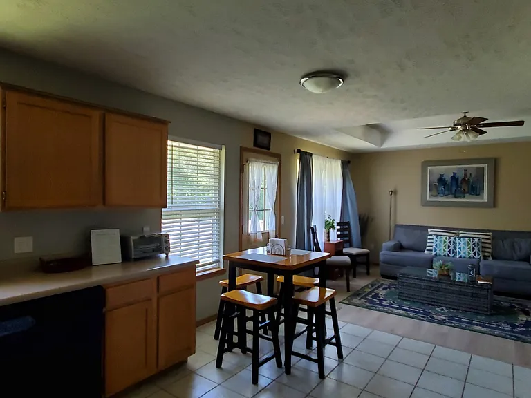 4453 W Portland St — Photo 29