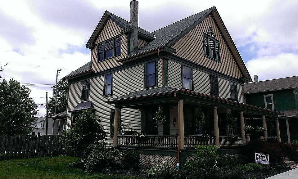 1st image of 114 W Main St
