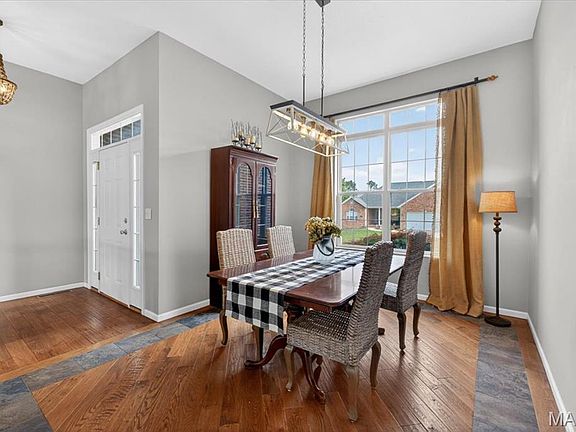 5th image of 616 Manor Ln