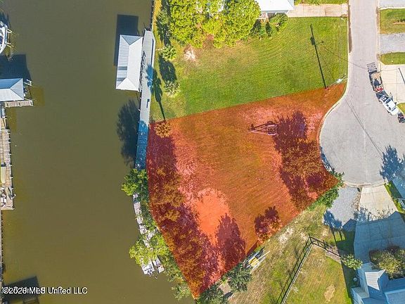5th image of Golfview Dr