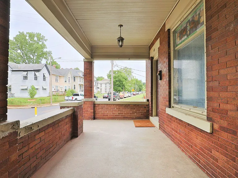 43 E Blake Ave — Photo 2