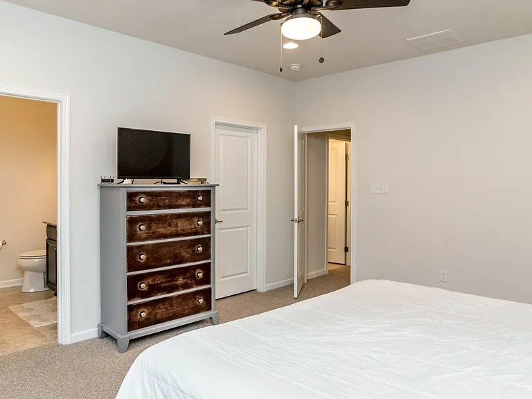 420 Fairmont Dr — Photo 18
