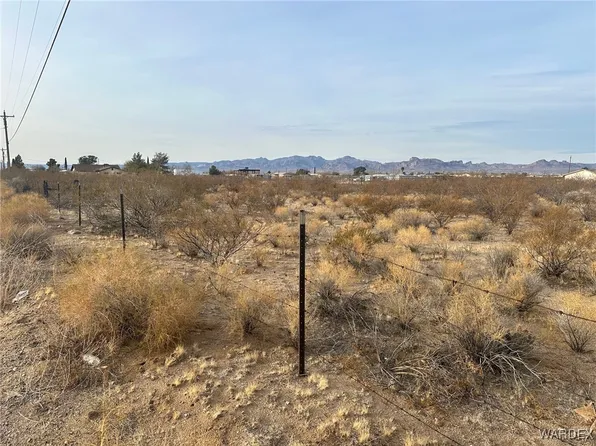 3689 N Verde Road, Golden Valley, AZ 86413
