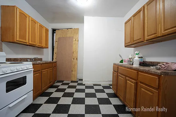 Rented by Norman Raindel, LREB | media 6