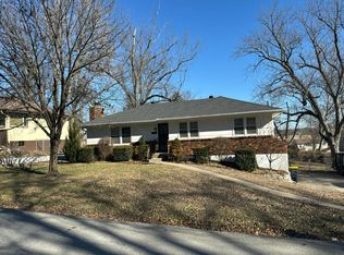 2308 NW Powderhorn Dr, Kansas City, MO 64154