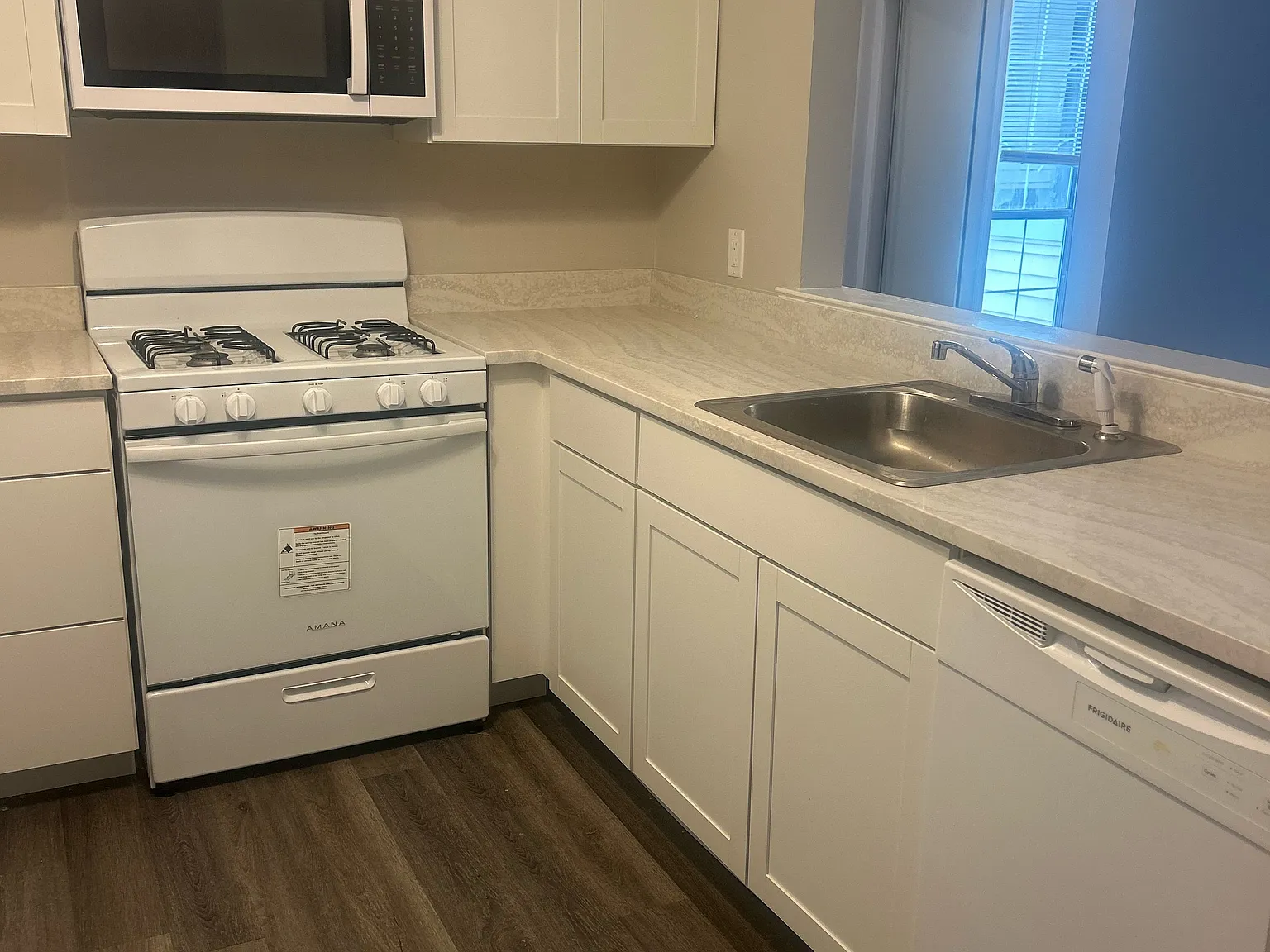 2 bed, 1000 sqft, $2,500 — Photo 4