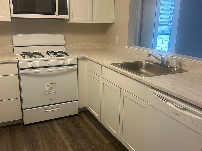 531 Clubhouse Ct #12 — Photo 4