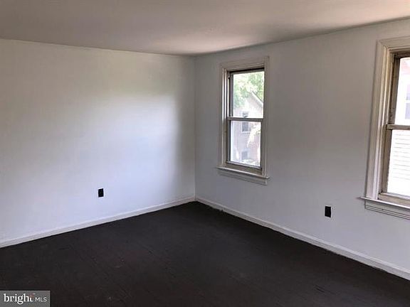 4th image of 14 Woodland Ave