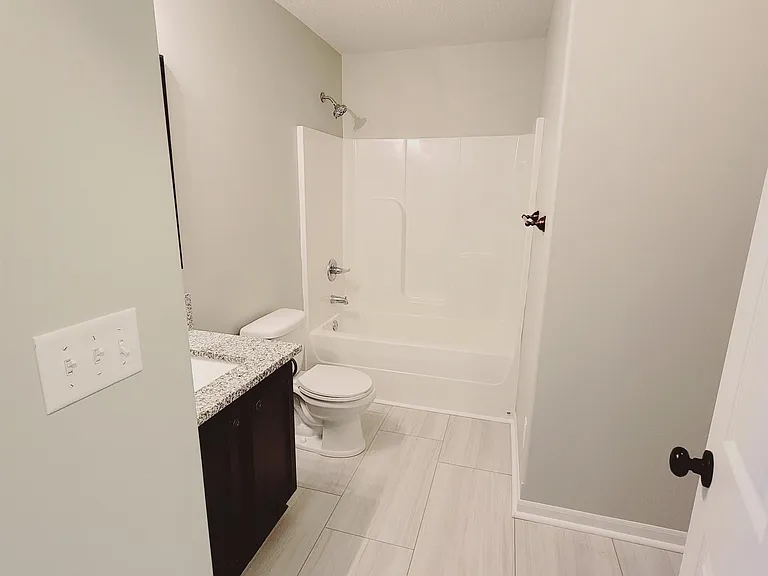 1318 N Curtis Ct — Photo 6