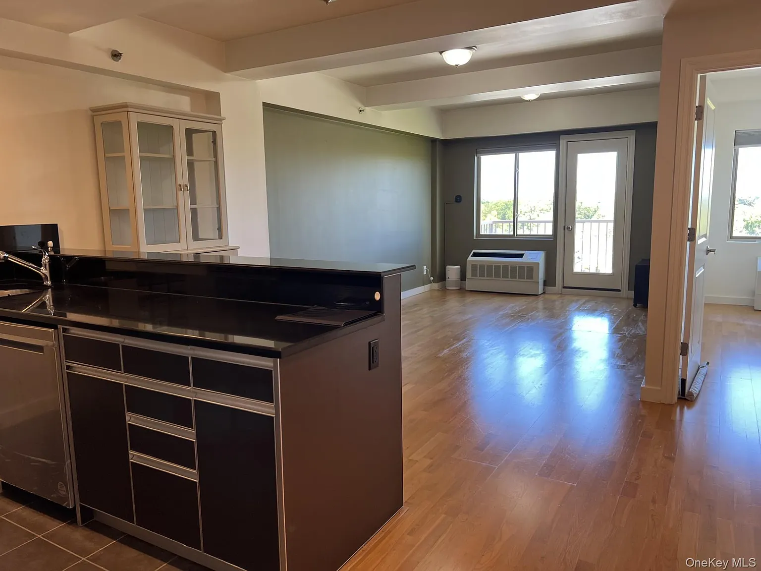 2 bed, 1.0 bath, 899 sqft, $3,150 — Photo 3