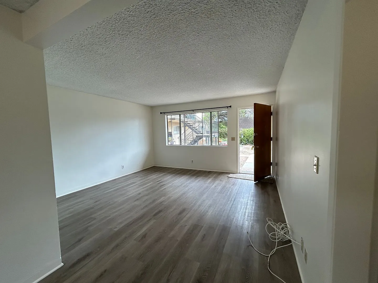 2034 Bath St — Photo 1
