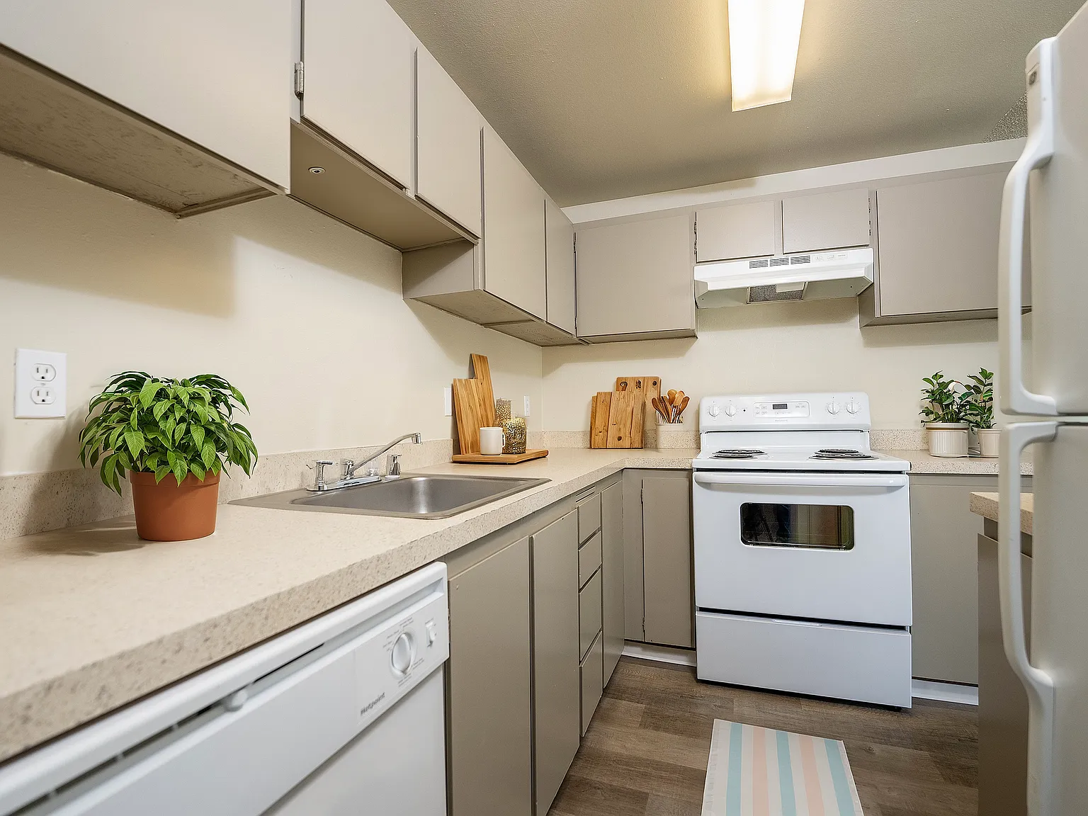 Steele Manor Apartments — Photo 4