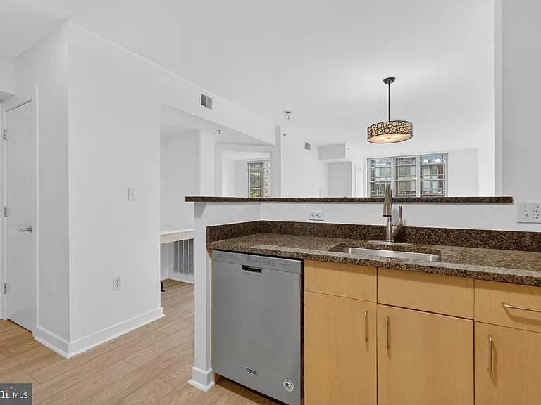1000 New Jersey Ave SE #609 — Photo 15