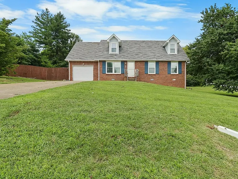 2301 Sherwood Hills Ct — Photo 3
