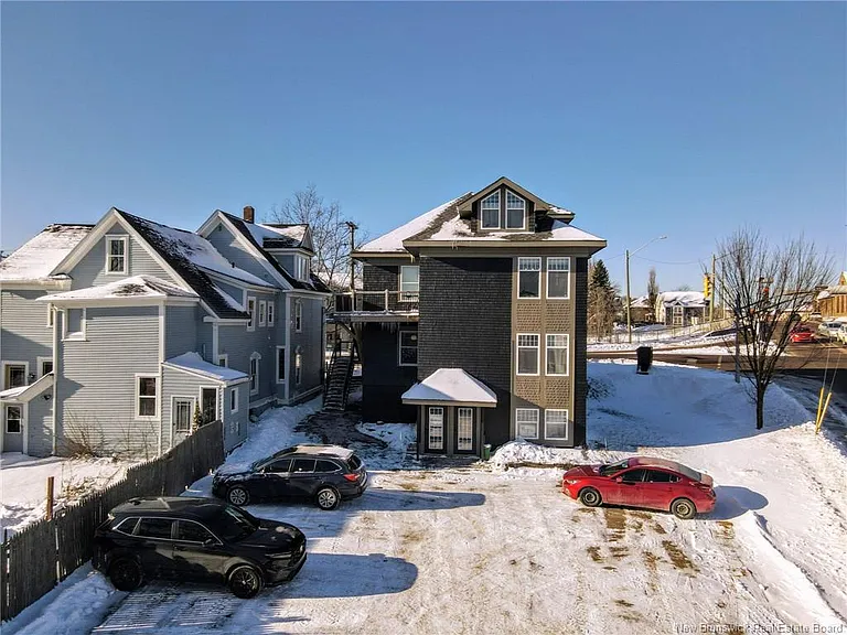 187 Botsford St — Photo 5