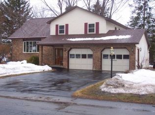 2 Reisling Rd, Schenectady, NY 12309