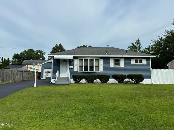 21 Huckleberry Lane, Albany, NY 12205