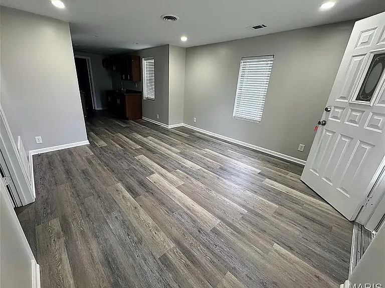 330 Crowe St — Photo 4