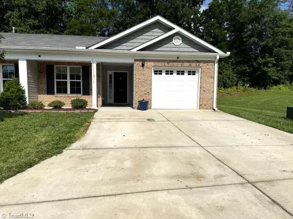 820 Houston Ct, Haw River, NC 27258
