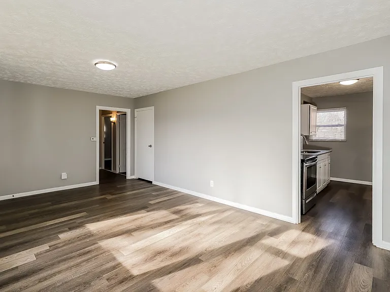 1335767_018_living_room_13381232.jpg