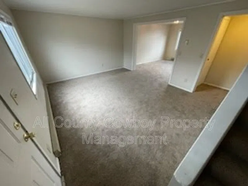 2 bed, 1.0 bath, 1080 sqft, $985 — Photo 3