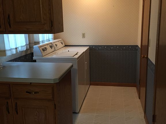 Washer/Dryer on main floor