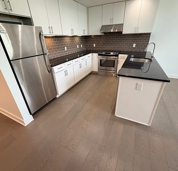 327 N 24th St — Photo 2