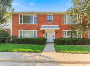 1518 Plymouth Pl APT 2S, Glenview, IL 60025
