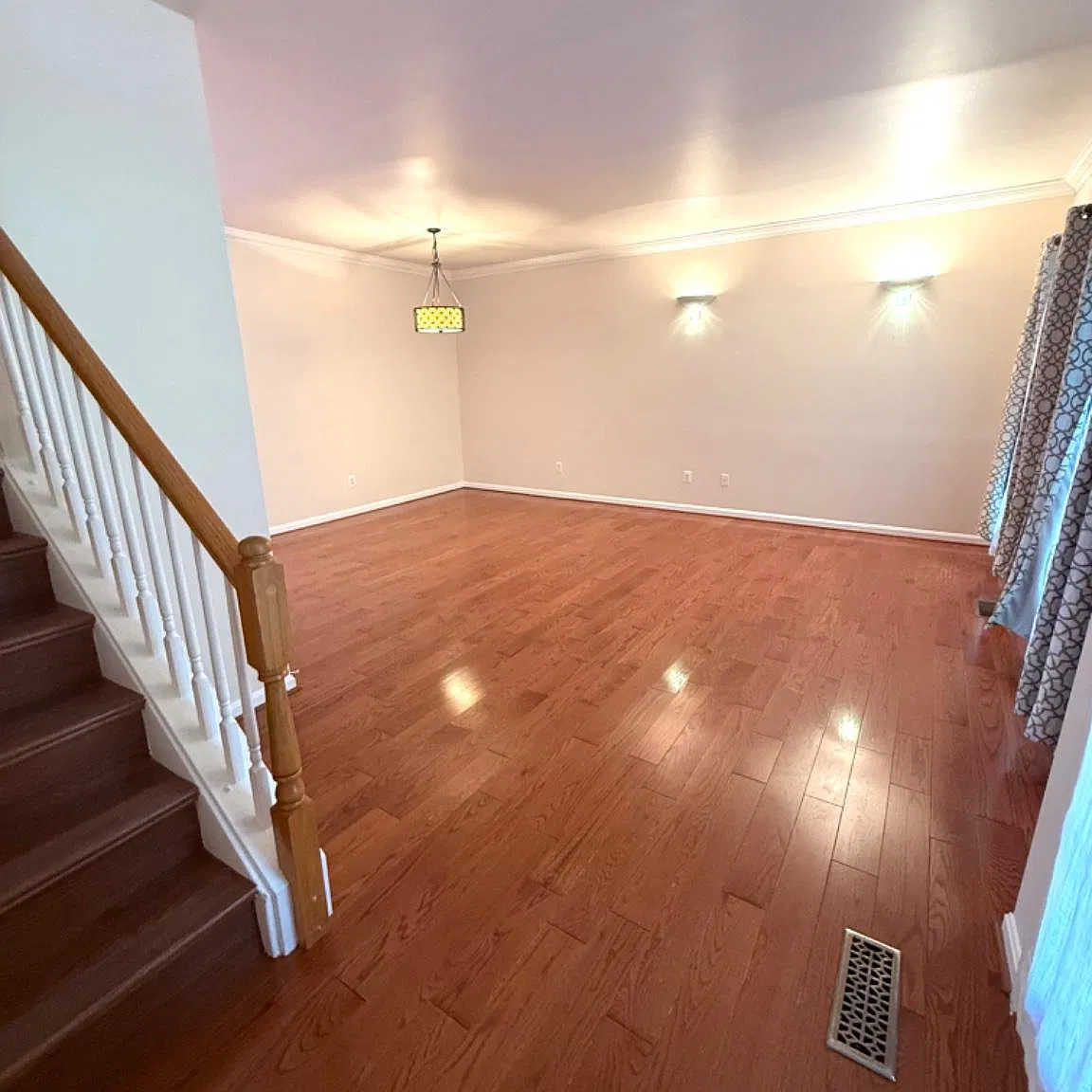 3 bed, 3.5 bath, 2304 sqft, $3,200 — Photo 4