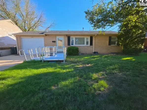 1013 Random Rd, Pratt, KS 67124