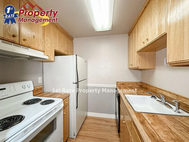 Bond Apartments — Photo 42