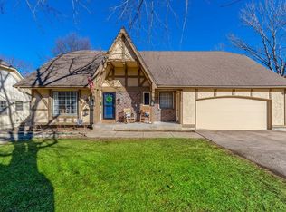10245 Switzer Rd, Overland Park, KS 66212