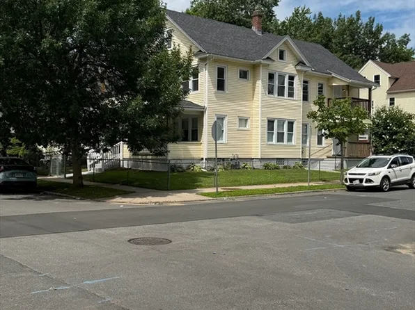 52-54 Westford Cir, Springfield, MA 01109